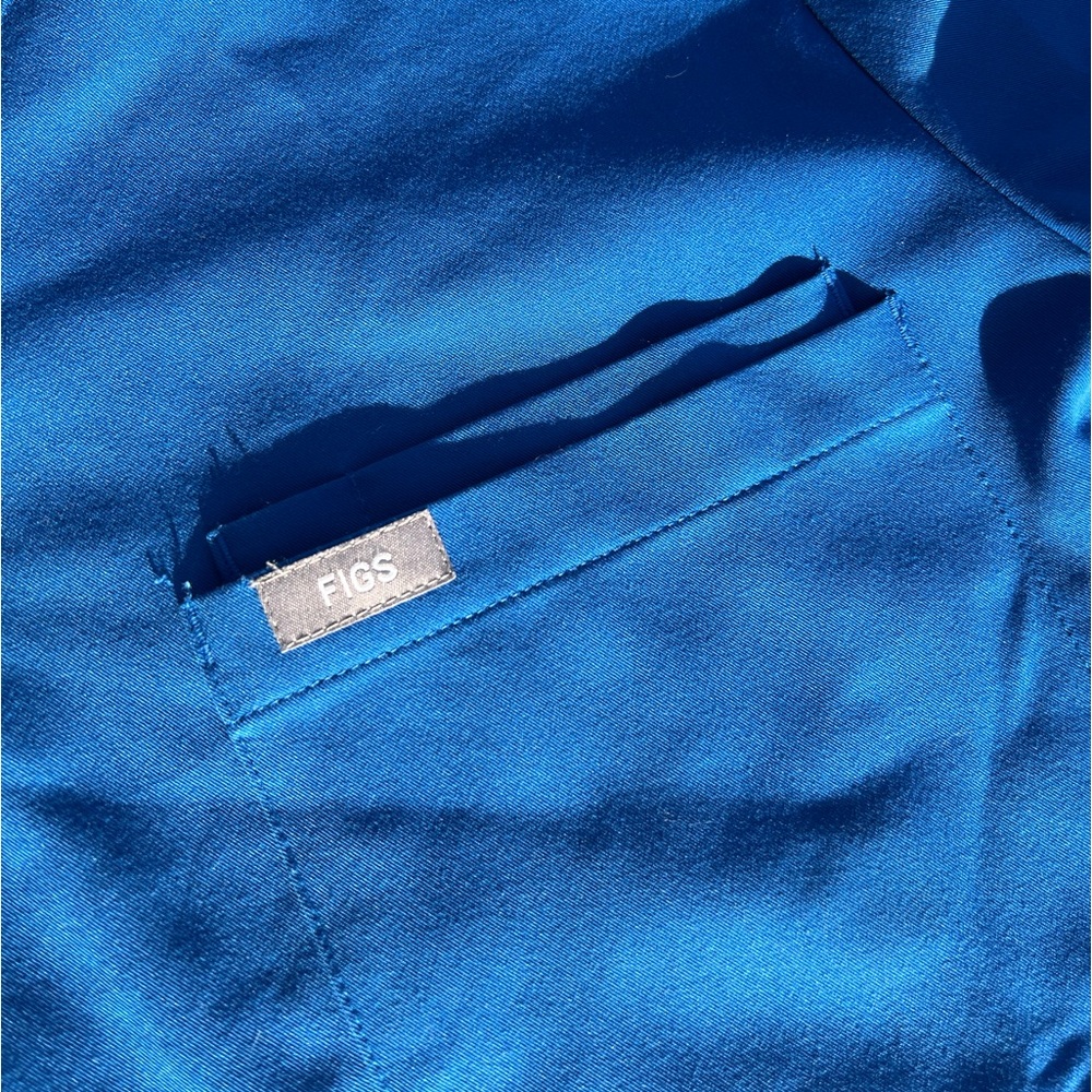 Figs scrub top